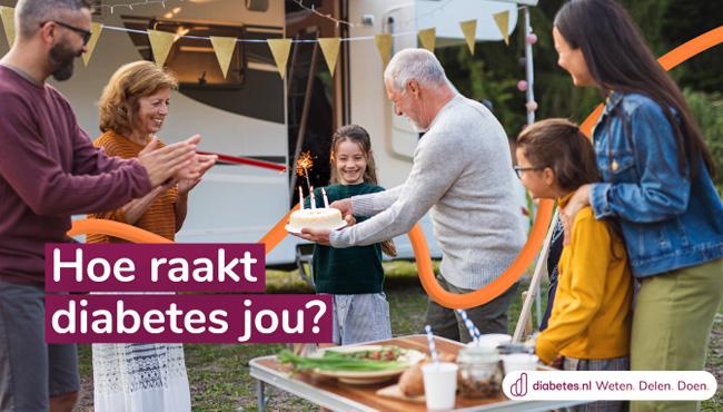 Mensen vieren verjaardag op een camping met tekst Hoe raakt diabetes jou?