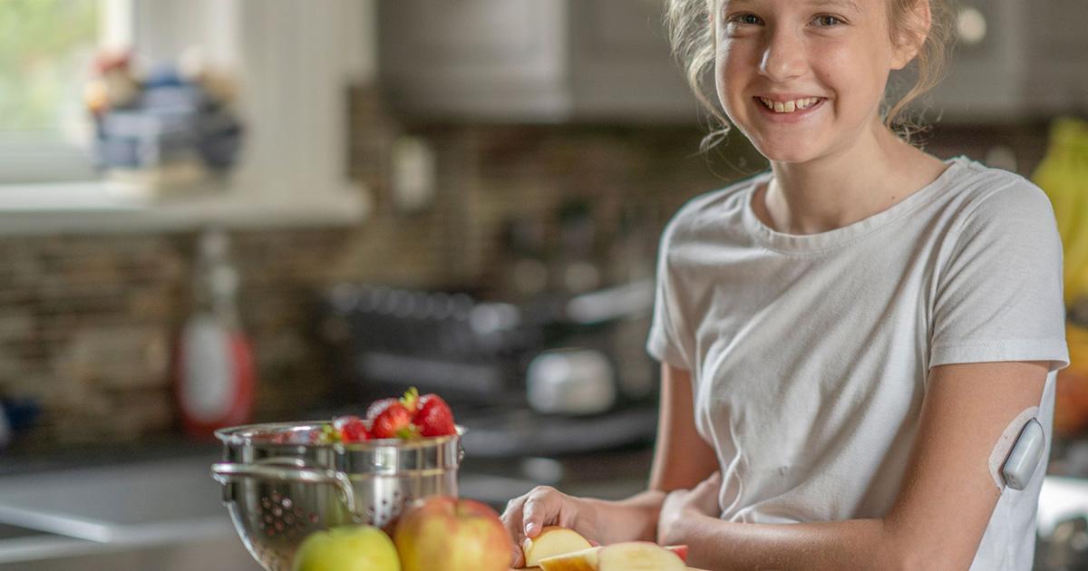 Soorten diabetes: meisje aan de eettafel
